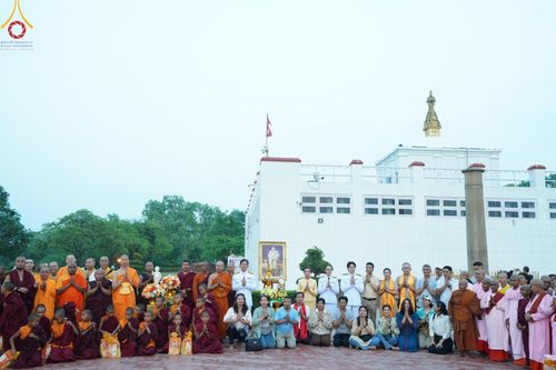 ภาพ No.138709:รัฐบาลประเทศเนปาล โดยการสนับสนุนจากวัดไทยลุมพินี และวัดพระธรรมกาย จัดงานพุทธชยันตีถวายเป็นพุทธบูชา ณ วิหารมายาเทวี ลุมพินี สถานที่ประสูติแห่งองค์สมเด็จพระสัมมาสัมพุทธเจ้า ประเทศเนปาล เนื่องในวันวิสาขบูชาที่ 22-23 พฤษภาคม พ. ศ. 2567