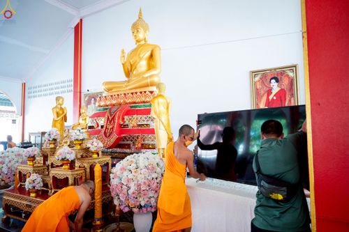 ภาพ No.234349:วันพฤหัสบดีที่ 24 กรกฎาคม พ.ศ. 2568 พิธีถวายสังฆทานแก่คณะสงฆ์ 323 วัด , พิธีมอบกองทุนหนุนแรงใจช่วยครูใต้ , พิธีทำบุญส่วนกุศลแด่ผู้วายชนม์ ในเหตุการณ์ความไม่สงบ 4 จังหวัด ชายแดนภาคใต้ (ปัตตานี , ยะลา , นราธิวาส , สงขลา) ปีที่ 21 ครั้งที่ 179 ณ วัดเวฬุวัน 