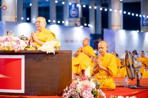 ภาพ No.160958:พิธีฉลองชัยสวดมนต์บทธัมมจักกัปปวัตนสูตร ครบ 6,788,140,140 จบ ณ มหารัตนวิหารคด วัดพระธรรมกาย วันที่ 10 ตุลาคม พศ. 2567