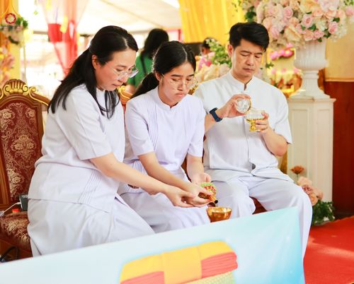 ภาพ No.170545:พิธีทอดกฐิน ณ วัดเสมาทอง ต.ถอนสมอ อ.ท่าช้าง จ.สิงห์บุรี ในโครงการกฐินสามัคคีทั่วไทย 30,000 วัด บูชาธรรม 80 ปี หลวงพ่อธัมมชโย โดยคณะศิษยานุศิษย์วัดพระธรรมกาย วันที่ 19 ตุลาคม พ.ศ. 2567