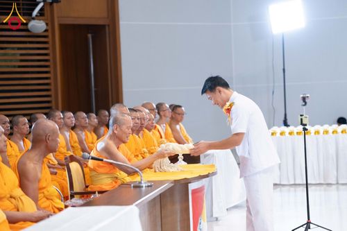 ภาพ No.174315:พิธีทอดกฐินกตัญญูบูชาธรรม ณ ศูนย์ปฏิบัติธรรมพระมงคลเทพมุนี อ.สองพี่น้อง จ.สุพรรณบุรี ในโครงการกฐินสามัคคีทั่วไทย 30,000 วัด บูชาธรรม 80 ปี หลวงพ่อธัมมชโย โดยคณะศิษยานุศิษย์วัดพระธรรมกาย วันที่ 10 พฤศจิกายน พ.ศ. 2567