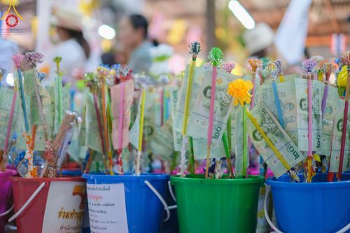 ภาพ No.168848:พิธีทอดกฐิน ณ วัดบ้านน้ำอ้อม จ.บุรีรัมย์ ในโครงการกฐินสามัคคีทั่วไทย 30,000 วัด บูชาธรรม 80 ปี หลวงพ่อธัมมชโย โดยคณะศิษยานุศิษย์วัดพระธรรมกาย วันที่ 23 ตุลาคม พ.ศ. 2567