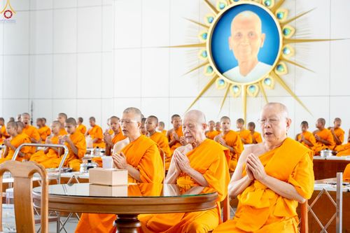 ภาพ No.248492:วันที่ 27 กันยายน พ.ศ. 2568 พิธีถวายเมนูสวรรค์เพื่อการบรรลุธรรม ณ หอฉันคุณยายอาจารย์ฯ วัดพระธรรมกาย