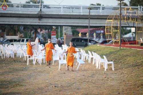 ภาพ No.185543:V.47 เบื้องหลังของเบื้องหน้า งานตักบาตรพระ 10,000 รูป ณ จ.กาญจนบุรี วันที่ 20-21 ธันวาคม พ.ศ. 2567