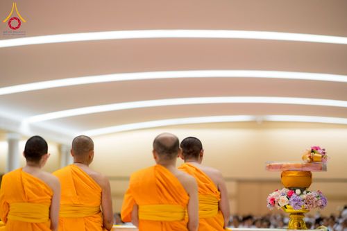ภาพ No.270571:วันอาทิตย์ที่ 16 พฤศจิกายน พ.ศ. 2568 ถวายกองทุนโครงการอุปสมบทหมู่ 3,000 รูปทั่วไทย  รุ่นบูชาธรรมมหาปูชนียาจารย์ ณ ห้องแก้วสารพัดนึก 2 สภาธรรมกายสากล วัดพระธรรมกาย