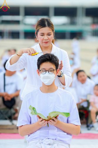 ภาพ No.99902:พิธีปลงผมธรรมทายาท โครงการอุปสมบทบูชาธรรมมหาปูชนียาจารย์ พ.ศ. 2566 ณ ลานธรรม มหาวิหารคด 8-9 ศูนย์อบรมวัดพระธรรมกาย วันอาทิตย์ที่ 3 ธันวาคม พ.ศ. 2566