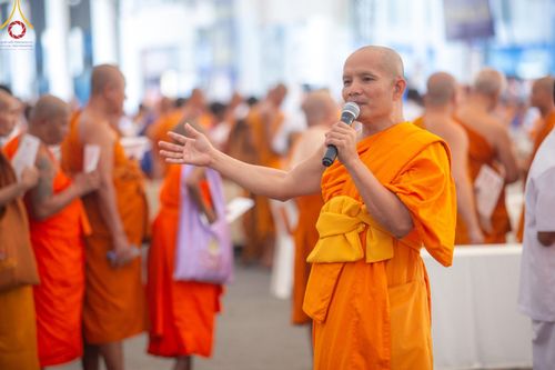 ภาพ No.60285:การต้อนรับพระสังฆาธิการ 10,000 กว่าวัดทั่วประเทศ พิธีมอบปัจจัยช่วยเหลือครู 4 จังหวัดชายแดนภาคใต้ พิธีปฏิบัติธรรม ในวันคุ้มครองโลก วันจันทร์ที่ 22 เมษายน พ.ศ.2567 ณ วัดพระธรรมกาย จ.ปทุมธานี