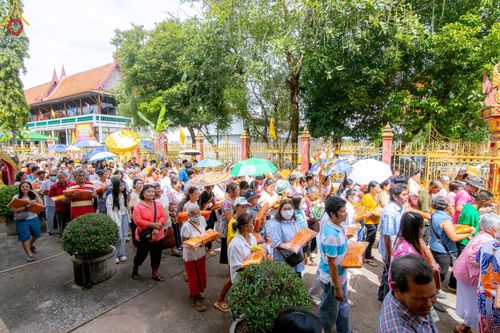 ภาพ No.165185:พิธีทอดกฐิน ณ วัดอินทโชติสังฆโพธิ์ธาราม อ.พนมสารคาม จ.ฉะเชิงเทรา ในโครงการกฐินสามัคคีทั่วไทย 30,000 วัด บูชาธรรม 80 ปี หลวงพ่อธัมมชโย โดยคณะศิษยานุศิษย์วัดพระธรรมกาย วันที่ 20 ตุลาคม พ.ศ. 2567