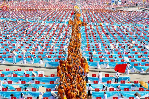 ภาพ No.219547:วันอังคารที่ 22 เมษายน พ.ศ. 2568 พิธีถวายมหาสังฆทานคณะสงฆ์ 40,000 กว่าวัดทั่วประเทศ เนื่องในวันคุ้มครองโลก ณ วัดพระธรรมกาย จ.ปทุมธานี