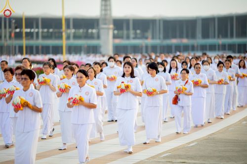 ภาพ No.214919:วันเสาร์ที่ 5 เมษายน พ.ศ. 2568 พิธีเวียนประทักษิณรอบพระมหาธรรมกายเจดีย์  พิธีวันทาเจดีย์ พิธีขอขมาและมอบผ้าไตร ในโครงการบรรพชาสามเณรฟื้นฟูพระพุทธศาสนาทั่วไทย , โครงการหน่อแก้วเปรียญธรรม รุ่นที่ 13 ,  โครงการสามเณรยุวธรรมทายาท รุ่นที่ 33 , โครงการสามเณรมั