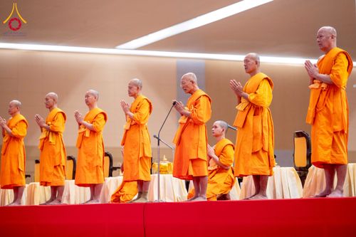 ภาพ No.272841:วันอาทิตย์ที่ 23 พฤศจิกายน พ.ศ.2568 พิธีมุทิตาสักการะ พระมหาเถระและพระเถระ ประจำปีพุทธศักราช 2568 ณ ห้องแก้วสารพัดนึก 2 สภาธรรมกายสากล  วัดพระธรรมกาย