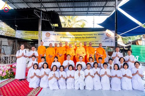 ภาพ No.62346:คณะศิษยานุศิษย์รวมใจสถาปนาและสมโภช ธรรมจักร เพื่ออัญเชิญประดิษฐาน ณ ยอดอุโบสถ 80 ปี หลวงพ่อธัมมชโย วัดพระธรรมกายนิวเจอร์ซี ประเทศสหรัฐอเมริกา  วันอาทิตย์ที่ 7 เมษายน พ.ศ. 2567