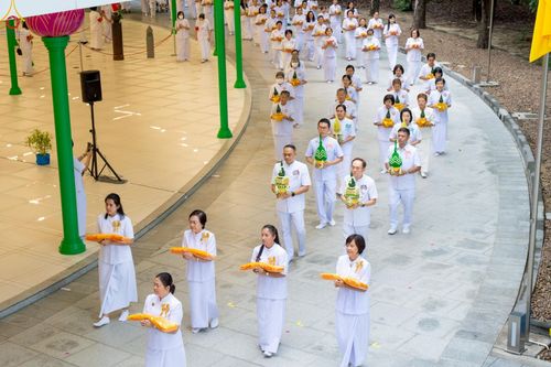 ภาพ No.228827:วันเสาร์ที่ 14 มิถุนายน พ.ศ. 2568 พิธีเวียนประทักษิณ , พิธีขอขมารับผ้าไตร ในโครงการบรรพชาอุปสมบทหมู่ ผู้บริหารรุ่นที่ 15 และ อุดมศึกษา รุ่นที่ 52 ณ โบสถ์พระไตรปิฎก วัดพระธรรมกาย