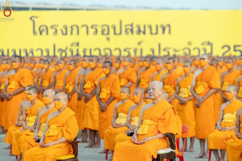 ภาพ No.102244:พระธรรมทายาทในโครงการอุปสมบทหมู่ บูชาธรรมมหาปูชนียาจารย์ ร่วมปฏิบัติธรรม ถ่ายภาพหมู่ประวัติศาสตร์ และรับฟังโอวาทจากหลวงพ่อทัตตชีโว ณ ลานธรรม พระมหาธรรมกายเจดีย์ วัดพระธรรมกาย วันที่ 15 ธันวาคม พ.ศ. 2566