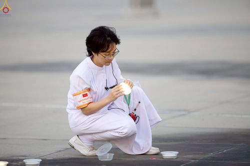 ภาพ No.240947:วันพุธที่ 27 สิงหาคม พ.ศ. 2568 พิธีจุดประทีป ในวันธรรมชัย ณ วัดพระธรรมกาย