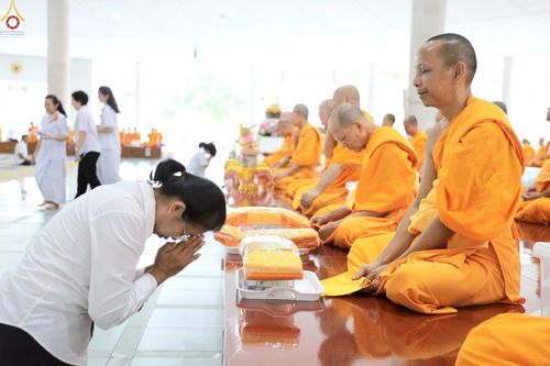 ภาพ No.231867:วันที่ 5 กรกฎาคม พ.ศ. 2568 พิธีถวายภัตตาหารเมนูสวรรค์ เพื่อการบรรลุธรรม ณ หอฉันคุณยายอาจารย์ฯ วัดพระธรรมกาย