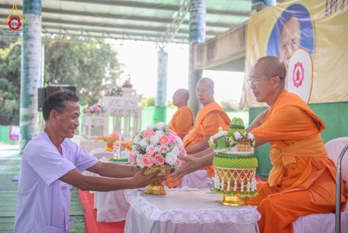 ภาพ No.180182:พิธีตัดปอยผมธรรมทายาท ณ ศูนย์ปฏิบัติธรรมวิหารแดง จ.สระบุรี โครงการบรรพชาอุปสมบท บูชาธรรมมหาปูชนียาจารย์ วันที่ 5 ธันวาคม พ.ศ. 2567