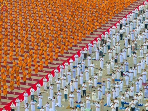 ภาพ No.121942:พิธีจุดประทีปถวายเป็นพุทธบูชา และบูชาธรรมมหาปูชนียาจารย์ พระมงคลเทพมุนี(สด จนฺทสโร) ในโครงการธรรมยาตรา กตัญญูบูชา มหาปูชนียาจารย์ พระมงคลเทพมุนี(สด จนฺทสโร) พระผู้ปราบมาร อนุสรณ์สถาน 7 แห่ง ปีที่ 12 วันที่ 31 มกราคม พ.ศ. 2567 ณ วัดพระธรรมกาย จ.ปทุมธานี