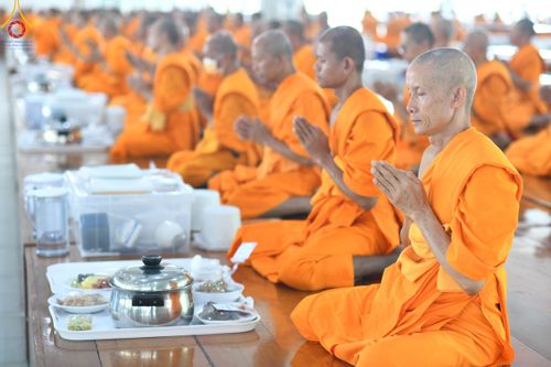 ภาพ No.168651:พิธีถวายภัตตาหารเมนูสวรรค์ ณ หอฉันคุณยายอาจารย์ วัดพระธรรมกาย ในวันเสาร์ที่ 9 พฤศจิกายน พ.ศ. 2567