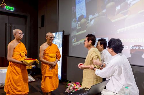 ภาพ No.240006:วันที่ 23 สิงหาคม พ.ศ. 2568 การบรรยายและเสวนา "หลักฐานธรรมกาย" โดยสถาบันวิจัยนานาชาติธรรมชัย นิวซีแลนด์ ณ อาคาร 100 ปี คุณยายฯ วัดพระธรรมกาย