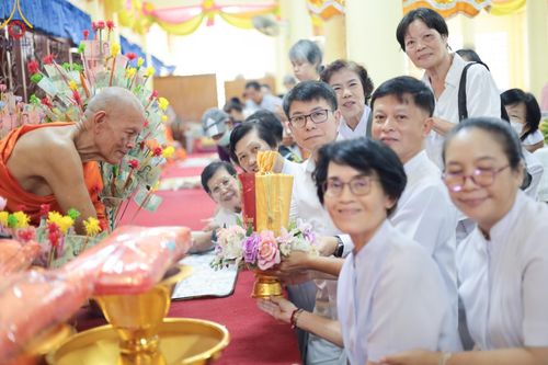 ภาพ No.171848:พิธีทอดกฐิน ณ วัดดงมูลเหล็ก แขวงบ้านช่างหล่อ เขตบางกอกน้อย กรุงเทพฯ ในโครงการกฐินสามัคคีทั่วไทย 30,000 วัด บูชาธรรม 80 ปี หลวงพ่อธัมมชโย โดยคณะศิษยานุศิษย์วัดพระธรรมกาย วันที่ 20 ตุลาคม พ.ศ. 2567