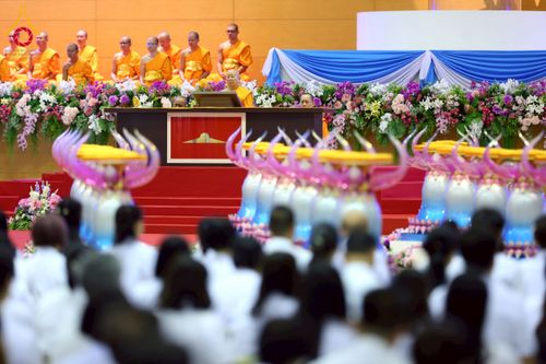 ภาพ No.215269:วันอาทิตย์ต้นเดือนที่ 6 เมษายน พ.ศ. 2568 พิธีบูชาข้าวพระ สภาธรรมกายสากล วัดพระธรรมกาย