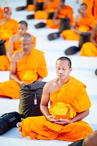 ภาพ No.191656:พระธรรมยาตราปฏิบัติธรรม และถ่ายภาพหมู่ประวัติศาสตร์ ณ อนุสรณ์สถานคลองบางนางแท่น อ.สามพราน จ.นครปฐม ในโครงการธรรมยาตรา กตัญญูบูชา มหาปูชนียาจารย์ พระมงคลเทพมุนี(สด จนฺทสโร) พระผู้ปราบมาร อนุสรณ์สถาน 7 แห่ง ปีที่ 13 วันที่ 8 มกราคม พ.ศ. 2568