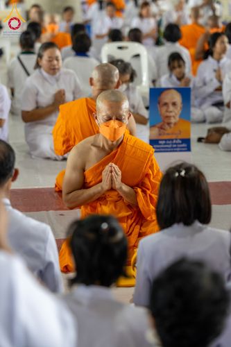 ภาพ No.62527:พิธีถวายบาตรเเละไทยธรรม ในโครงการอุปสมบทหมู่ บูชาธรรมหลวงพ่อธัมมชโย พ.ศ.2567 ณ ลานธรรม พระมหาธรรมกายเจดีย์ วันที่ 13 เมษายน พ.ศ.2567