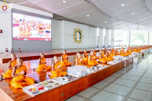 ภาพ No.213455:วันเสาร์ที่ 29 มีนาคม พ.ศ. 2568 พิธีถวายภัตตาหารเมนูสวรรค์ "เพื่อการบรรลุธรรม" ณ หอฉันคุณยายอาจารย์ฯ วัดพระธรรมกาย