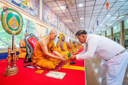 ภาพ No.195661:พิธีทอดผ้าป่าทำนุบำรุงศาสนสถาน ณ วัดคู้สลอดวุฒิโสภณ ต.คู้สลอด อ.ลาดบัวหลวง จ.พระนครศรีอยุธยา ในโครงการธรรมยาตรา กตัญญูบูชา มหาปูชนียาจารย์ พระมงคลเทพมุนี(สด จนฺทสโร) พระผู้ปราบมาร อนุสรณ์สถาน 7 แห่ง ปีที่ 13 วันที่ 13 มกราคม พ.ศ. 2568