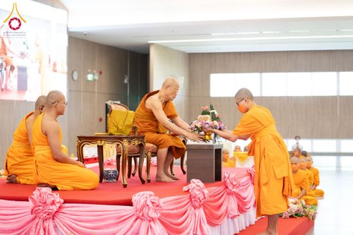 ภาพ No.129257:พิธีมอบรางวัลแก่สามเณรผู้สอบผ่าน โครงการสามเณรทรงพระปาฏิโมกข์ ณ ค่ายจองแชมป์ หมู่กุฏิสามเณรเปรียญธรรม วัดพระธรรมกาย วันอาทิตย์ที่ ๑๐ มีนาคม พ.ศ.๒๕๖๗