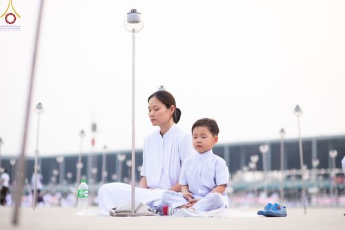 ภาพ No.77162:พิธีจุดมาฆประทีป ในวันมาฆบูชา อาทิตย์ต้นเดือนที่ 6 มีนาคม พ.ศ. 2566 ณ วัดพระธรรมกาย อ.คลองหลวง จ.ปทุมธานี