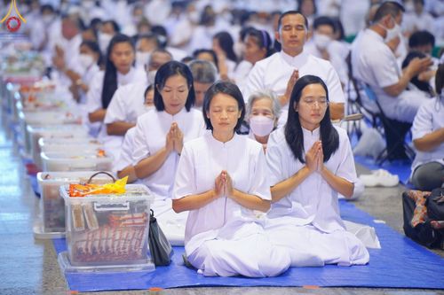 ภาพ No.122987:พิธีตักบาตร และพิธีบูชาข้าวพระ ในวันอาทิตย์ต้นเดือนที่ 4 กุมภาพันธ์ พ.ศ. 2567 ณ วัดพระธรรมกาย จ.ปทุมธานี