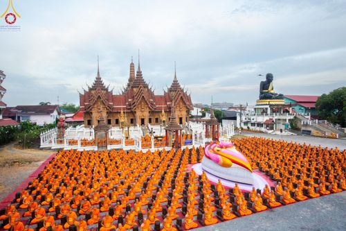ภาพ No.127920:คณะพระธรรมยาตราฯ ปฎิบัติธรรมและถ่ายภาพหมู่ประวัติศาสตร์ ณ ลานหน้าพระปรางค์สามยอด วัดโคกสมานคุณ อ.หาดใหญ่ จ.สงขลา วันเสาร์ที่ 9 มีนาคม พ.ศ. 2567