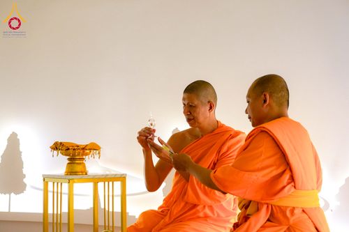 ภาพ No.327650:วันที่ 1-6 พฤษภาคม พ.ศ.2569 ต้อนรับชาวต่างชาติ พระภิกษุ คณะชาวเมียนมาร์  อุบาสิกาชาวอินเดีย เยี่ยมชมวัดพระธรรมกายและสักการะพระมหาธรรมกายเจดีย์