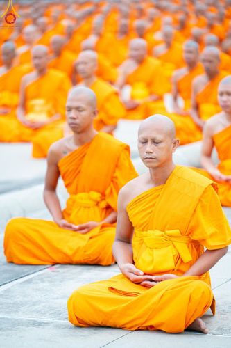 ภาพ No.182103:พระธรรมทายาทร่วมปฎิบัติธรรม รับฟังโอวาทจากหลวงพ่อทัตตชีโว และถ่ายภาพหมู่ประวัติศาสตร์ ณ ลานธรรมพระมหาธรรมกายเจดีย์  วัดพระธรรมกาย ในโครงการอุปสมบท บูชาธรรมมหาปูชนียาจารย์ วันที่ 13 ธันวาคม พ.ศ. 2567