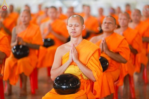 ภาพ No.158899:พิธีตักบาตร ในวันอาทิตย์ต้นเดือน วันที่ 6 ตุลาคม พ.ศ. 2567 ณ สภาธรรมกายสากล วัดพระธรรมกาย