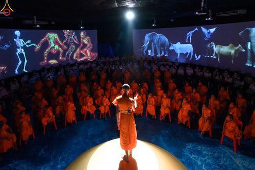 ภาพ No.80629:สามเณรชมนิทรรศการ และสื่อนวัตกรรมพระพุทธศาสนาภาพยนต์ 3 มิติ-จักรวาลนฤมิต ในโครงการบรรพชาสามเณร ฟื้นฟูพระพุทธศาสนาทั่วไทย ประจำปี 2566 ณ วัดพระธรรมกาย จ.ปทุมธานี