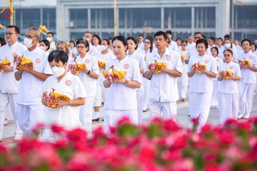 ภาพ No.133686:พิธีเวียนประทักษิณและพิธีวันทาเจดีย์ โครงการบรรพชาสามเณร ฟื้นฟูพระพุทธศาสนาทั่วไทย ณ วัดพระธรรมกาย วันเสาร์ที่ 6 เมษายน พ.ศ. 2567