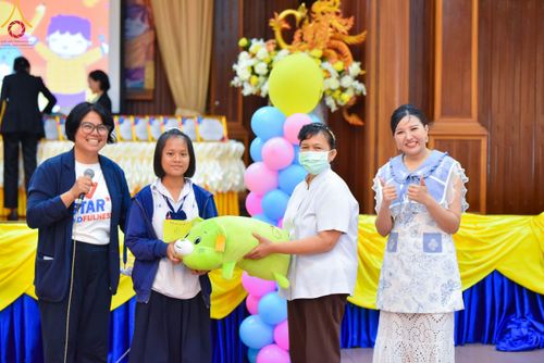 ภาพ No.103939:วันรวมพลังเด็กดี V-star ผู้นำฟื้นฟูศีลธรรมโลก จังหวัดจันทบุรี วันพุธที่ 13 ธันวาคม พ.ศ. 2566 ณ โรงเรียนศรียานุสรณ์จังหวัดจันทบุรี