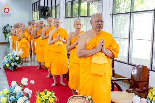 ภาพ No.276657:วันเสาร์ที่ 6 ธันวาคม พ.ศ. 2568 พิธีมุทิตาสักการะ เนื่องในโอกาสที่พระเดชพระคุณพระพรหมดิลก เจ้าอาวาสวัดสามพระยา วรวิหาร เมตตาเป็นประธานในพิธีตั้งฐานานุกรมใน พระราชวิเทศวชิรเวที (บัณฑิต วรปญฺโญ) ผู้ช่วยเจ้าอาวาสวัดพระธรรมกาย (ไวโรจน์ วิโรจโน) ผู้ช่วยเจ้าอา