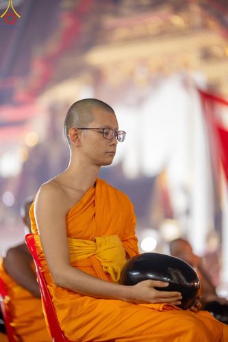 ภาพ No.197607:พิธีตักบาตรพระธรรมยาตรา ณ อนุสรณ์สถานลำดับที่ 4 สถานที่เกิดด้วยกายธรรม วัดโบสถ์(บน) ต.บางคูเวียง จ.นนทบุรี ในโครงการธรรมยาตรา กตัญญูบูชา มหาปูชนียาจารย์ พระมงคลเทพมุนี(สด จนฺทสโร) พระผู้ปราบมาร อนุสรณ์สถาน 7 แห่ง ปีที่ 13 วันที่ 19 มกราคม พ.ศ. 2568