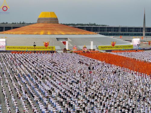 ภาพ No.204475:พิธีจุดประทีปถวายเป็นพุทธบูชา และบูชาธรรมมหาปูชนียาจารย์ ณ วัดพระธรรมกาย ตำบลคลองสาม อำเภอคลองหลวง จังหวัดปทุมธานี ในโครงการธรรมยาตรา กตัญญูบูชา มหาปูชนียาจารย์ พระมงคลเทพมุนี(สด จนฺทสโร) พระผู้ปราบมาร ปีที่ 13 วันที่ 31 มกราคม พ.ศ. 2568