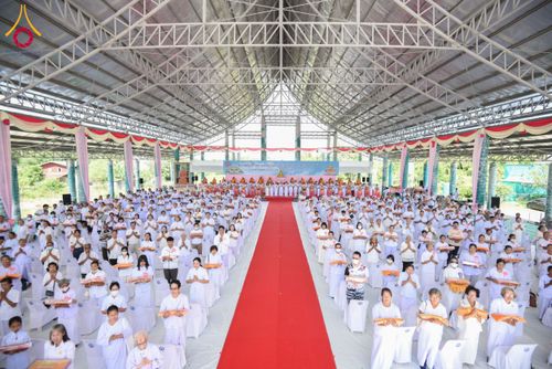 ภาพ No.175086:พิธีทอดกฐินสถาปนา แผ่นสิริฉะทะนะรัสมี(หลังคา) อาคาร 80 ปี หลวงพ่อธัมมชโย ณ ศูนย์ปฏิบัติธรรมวิหารแดง จ.สระบุรี วันเสาร์ที่ 9 พฤศจิกายน พ.ศ. 2567