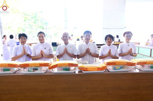 ภาพ No.162100:พิธีถวายภัตตาหารเมนูสวรรค์ เนื่องในวันออกพรรษา (ขึ้น 15 ค่ำ เดือน 11) วันพฤหัสบดีที่ 17 ตุลาคม พ.ศ. 2567 ณ หอฉันคุณยายอาจารย์ฯ วัดพระธรรมกาย