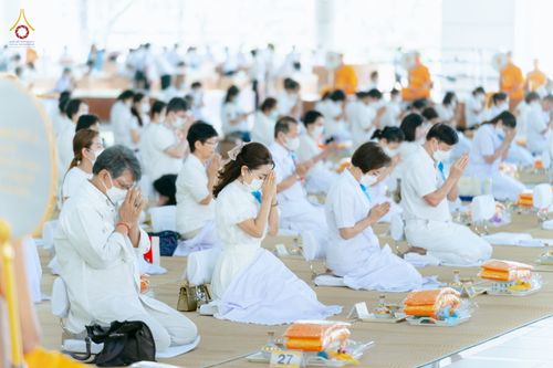 ภาพ No.81064:พิธีบุพเปตพลี ครั้งที่ 135 ร่วมอุทิศบุญแด่หมู่ญาติที่ล่วงลับไปแล้ว และสืบทอดอายุพระพุทธศาสนา วันศุกร์ที่ 19 พฤษภาคม พ.ศ. 2566 (วันพระ แรม 15 ค่ำ เดือน 6) ณ หอฉันคุณยายอาจารย์ วัดพระธรรมกาย