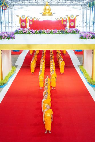 ภาพ No.153164:พิธีมุทิตาสักการะ พระภิกษุ-สามเณร ผู้สอบไล่ได้เปรียญธรรม ประโยค 1-2 ถึงประโยค ป.ธ.9 และบาลีศึกษา ประโยค1-2 ถึง บ.ศ.9 , พิธีมอบดวงแก้วสามเณรผู้ทรงบาลีไวยากรณ์ วัดพระธรรมกาย และ ศูนย์ส่งเสริมศีลธรรมในประเทศและต่างประเทศ วันอาทิตย์ที่ 8 กันยายน พ.ศ.2567