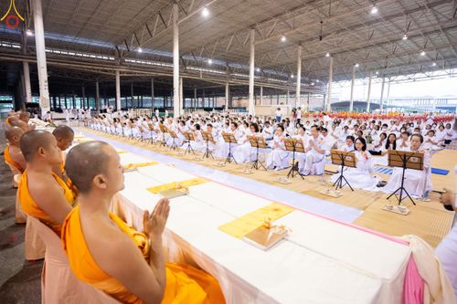 ภาพ No.188138:พิธีถวายภัตตาหารเป็นสังฆทาน แด่พระธรรมยาตรา ในโครงการธรรมยาตรา กตัญญูบูชา มหาปูชนียาจารย์ พระมงคลเทพมุนี(สด จนฺทสโร) พระผู้ปราบมาร อนุสรณ์สถาน 7 แห่ง ปีที่ 13 ณ สภาธรรมกายสากล วัดพระธรรมกาย วันที่ 2 มกราคม พ.ศ. 2568
