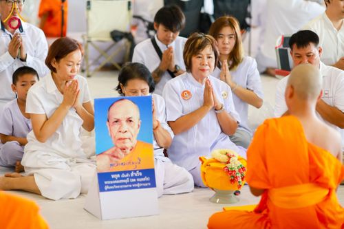 ภาพ No.134946:พิธีถวายบาตรแด่นาคธรรมทายาท ในโครงการบรรพชาสามเณรฟื้นฟูพระพุทธศาสนาทั่วไทย ณ สภาธรรมกายสากล วัดพระธรรมกาย จ.ปทุมธานี วันเสาร์ที่ 6 เมษายน พ.ศ. 2567