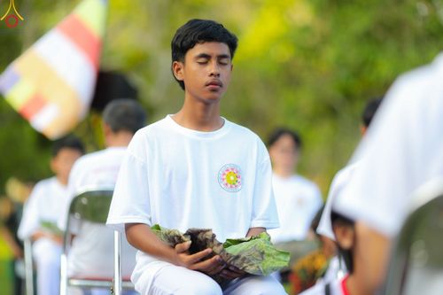 ภาพ No.102733:พิธีตัดปอยผม และปลงผมธรรมทายาท ชาวอินโดนีเซียกว่า 1,000 คน ณ มหาเจดีย์บุโรพุทโธ ประเทศอินโดนีเซีย อบรมระหว่างวันที่ 16-28 ธันวาคม พ.ศ. 2566